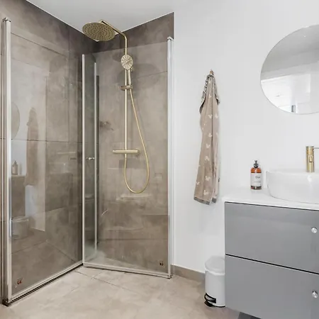 4 Bedroom Gorgeous In