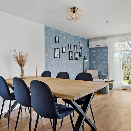 Feriehus 4 Bedroom Gorgeous In