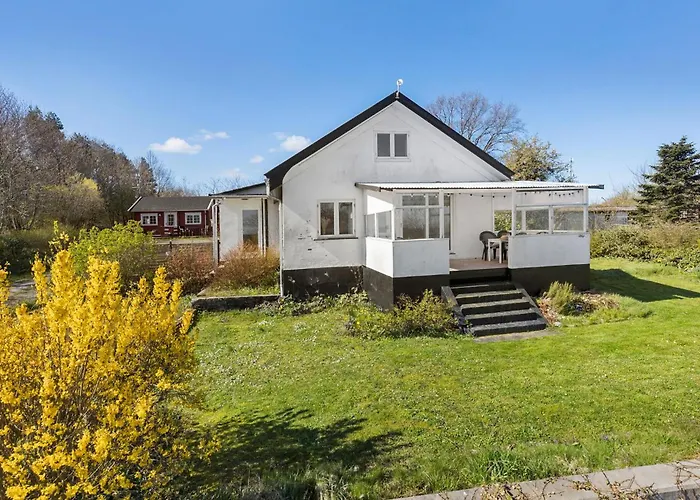 4 Bedroom Gorgeous In Allinge-Sandvig